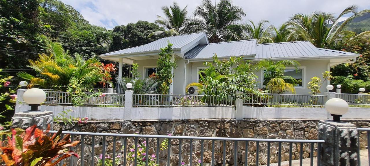 Le Chant De Merle Self -Catering Studios And Apartments Mahe Island Exterior photo
